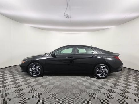 Certified 2025 Hyundai Elantra SEL FWD image 2