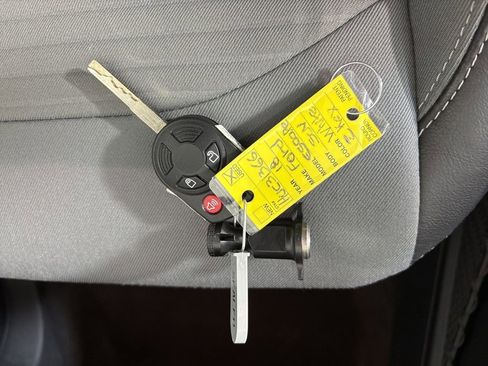 Used 2018 Ford Escape SE w/ SE Sport Appearance Package image 28