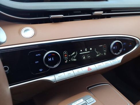 Used 2024 Genesis GV70 2.5T w/ Advanced Package image 20