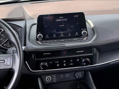 Used 2023 Nissan Rogue S image 9