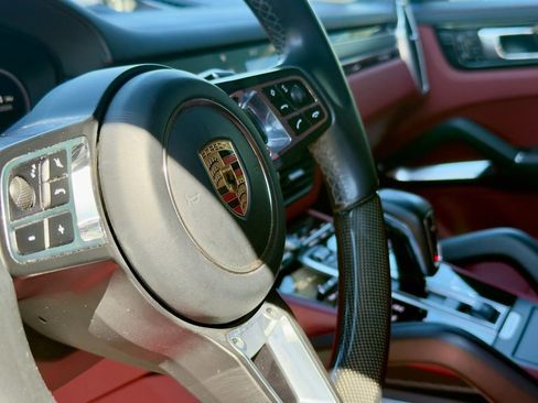 Used 2019 Porsche Cayenne Turbo image 14