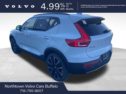 Certified 2024 Volvo XC40 B5 Core image 3