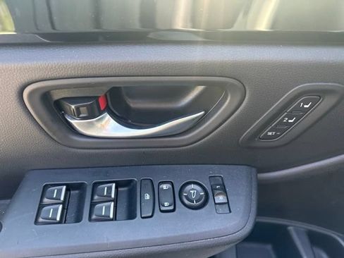 Used 2025 Honda Pilot EX-L image 10