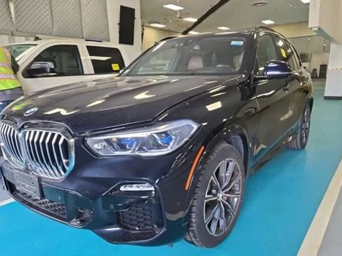 Used 2019 BMW X5 xDrive50i w/ M Sport Package image 2