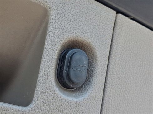 Used 2020 Chevrolet Suburban Premier image 30