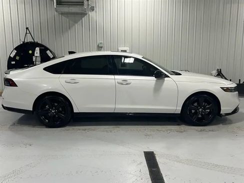 Used 2023 Honda Accord Sport image 2