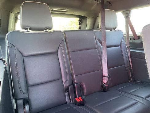 Used 2024 Chevrolet Suburban Premier image 29