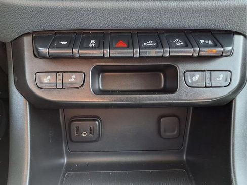 Used 2022 Chevrolet Colorado Z71 AWD/4WD image 25