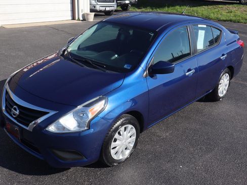 Used 2019 Nissan Versa SV image 11