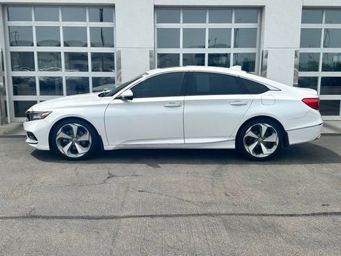 Used 2018 Honda Accord Touring image 3