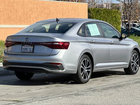 Certified 2025 Volkswagen Jetta Sport image 4