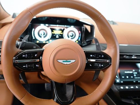 Used 2025 Aston Martin Vanquish image 14