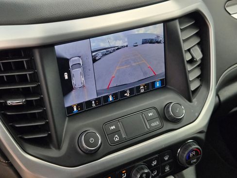 Used 2023 GMC Acadia SLT w/ Elevation Edition image 19