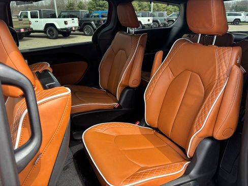 New 2026 Chrysler Pacifica Pinnacle image 12