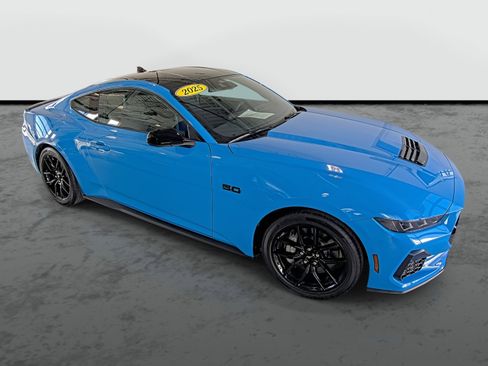 Used 2025 Ford Mustang GT image 4