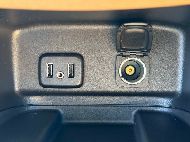 Used 2018 Chevrolet Equinox Premier FWD image 32
