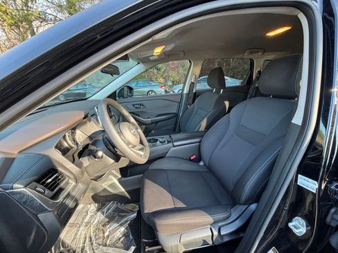 Used 2023 Nissan Rogue S image 36