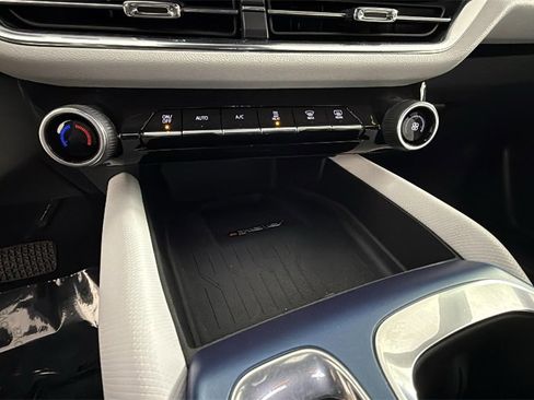 Certified 2025 Chevrolet Equinox EV LT image 23