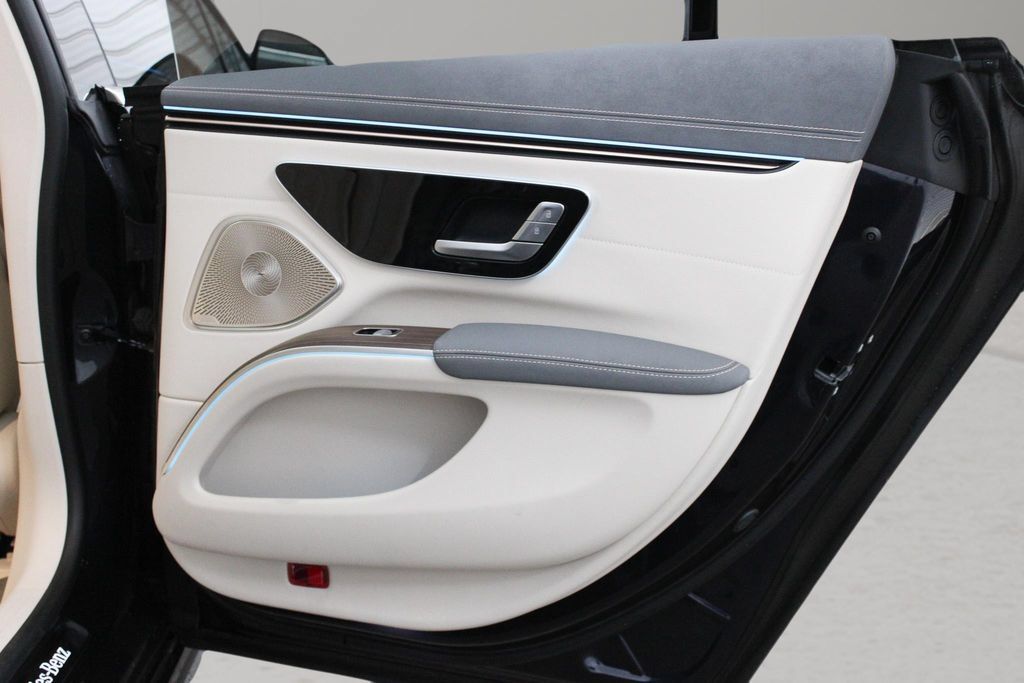 Used 2023 Mercedes-Benz EQS 580 4MATIC Sedan image 29