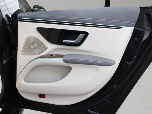 Used 2023 Mercedes-Benz EQS 580 4MATIC Sedan image 29