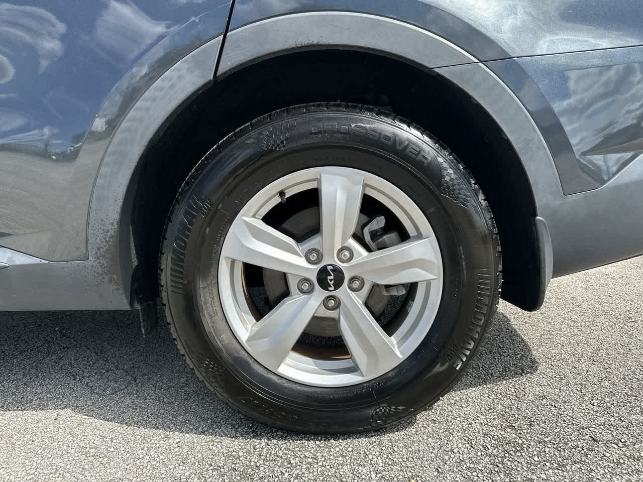 Used 2022 Kia Sorento LX FWD image 13