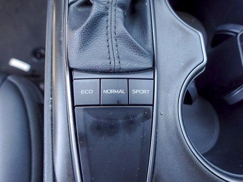 Used 2024 Toyota Camry SE FWD image 20