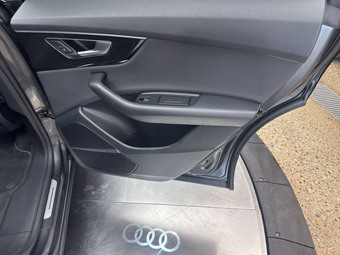 Used 2019 Audi Q8 Premium Plus AWD/4WD image 32