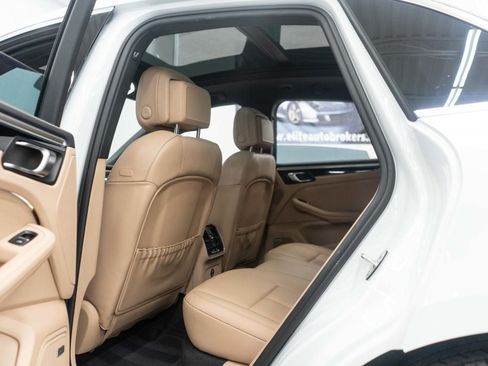 Used 2024 Porsche Macan S AWD/4WD image 31