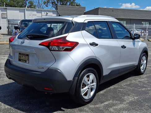 Used 2019 Nissan Kicks S FWD image 7