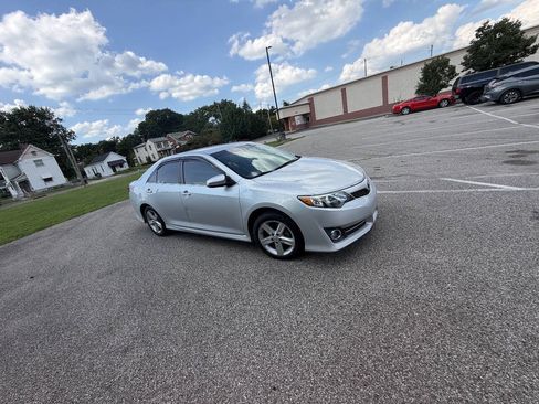 Used 2014 Toyota Camry SE FWD image 5