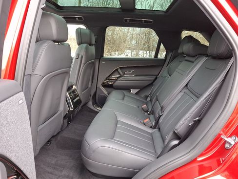 Used 2025 Land Rover Range Rover Sport Dynamic SE image 5