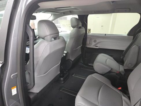 New 2026 Toyota Sienna XLE image 18