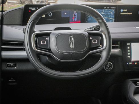 Used 2025 Lincoln Navigator L Reserve image 6