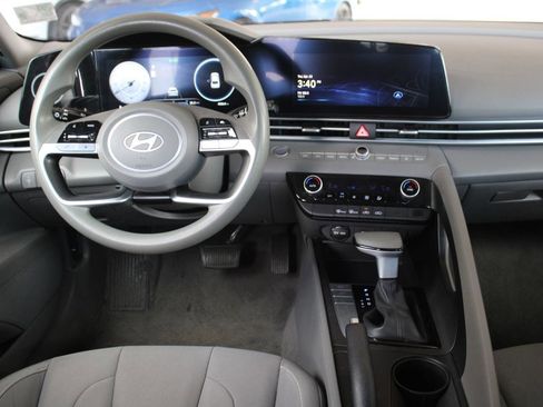Used 2024 Hyundai Elantra SEL image 13