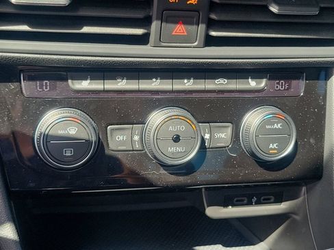 Used 2023 Volkswagen Jetta SE image 29