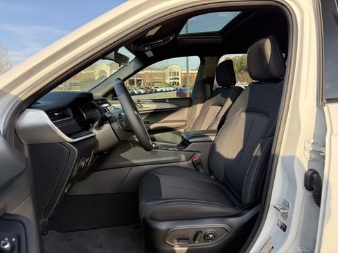 New 2025 Jeep Grand Cherokee L Laredo w/ Luxury Tech Group I image 13