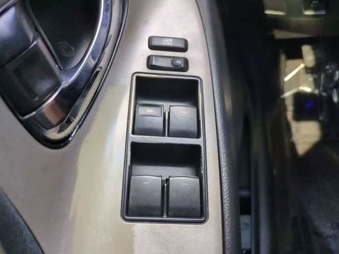 Used 2010 Toyota Camry SE FWD image 13