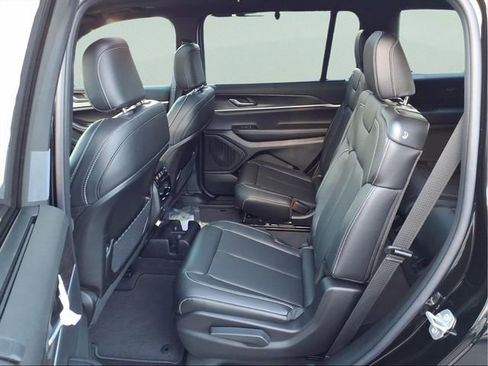 New 2025 Jeep Grand Cherokee L Limited w/ Luxury Tech Group II AWD/4WD image 13