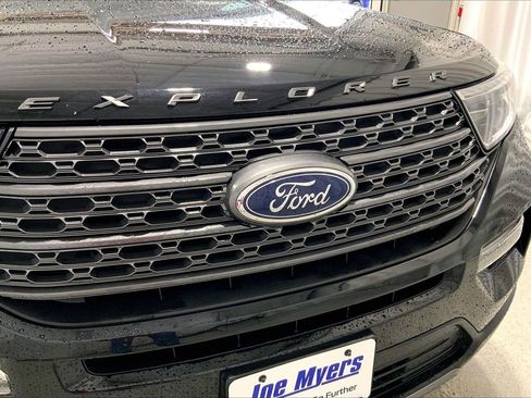 Used 2023 Ford Explorer XLT w/ Equipment Group 202A RWD image 7