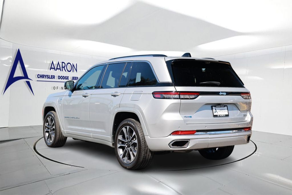 Used 2023 Jeep Grand Cherokee Overland w/ Advanced Protech Group III AWD/4WD image 2