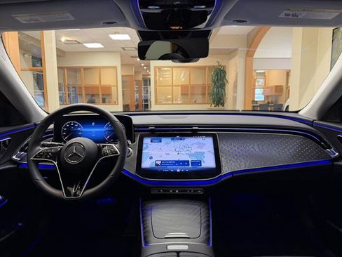 Used 2025 Mercedes-Benz E 350 Sedan image 12