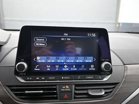 Used 2025 Nissan Altima 2.5 SV FWD image 16