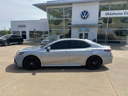 Used 2022 Toyota Camry XSE FWD image 7
