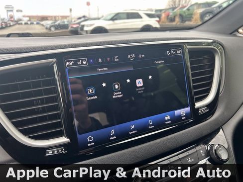 Used 2025 Chrysler Pacifica Select image 22