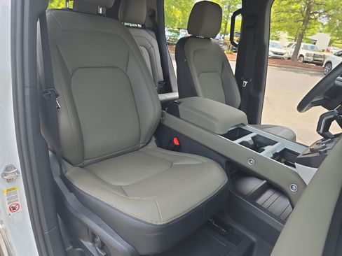 Certified 2025 Land Rover Defender 110 X-Dynamic SE AWD/4WD image 10