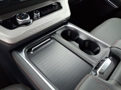 New 2025 Ford Expedition Active image 15