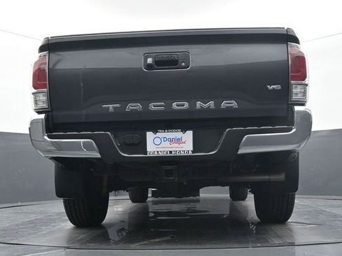 Used 2021 Toyota Tacoma TRD Off-Road image 10