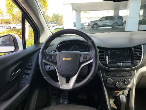 Used 2018 Chevrolet Trax LT w/ LT Convenience Package image 17