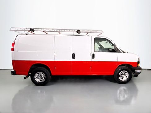 Used 2018 Chevrolet Express 3500 w/ Driver Convenience Package RWD image 11