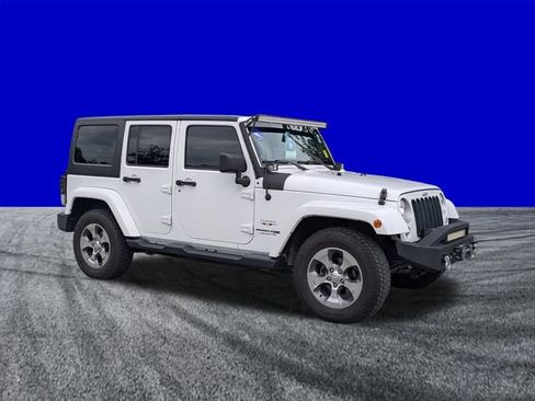Used 2018 Jeep Wrangler Unlimited Sahara w/ Connectivity Group AWD/4WD image 2